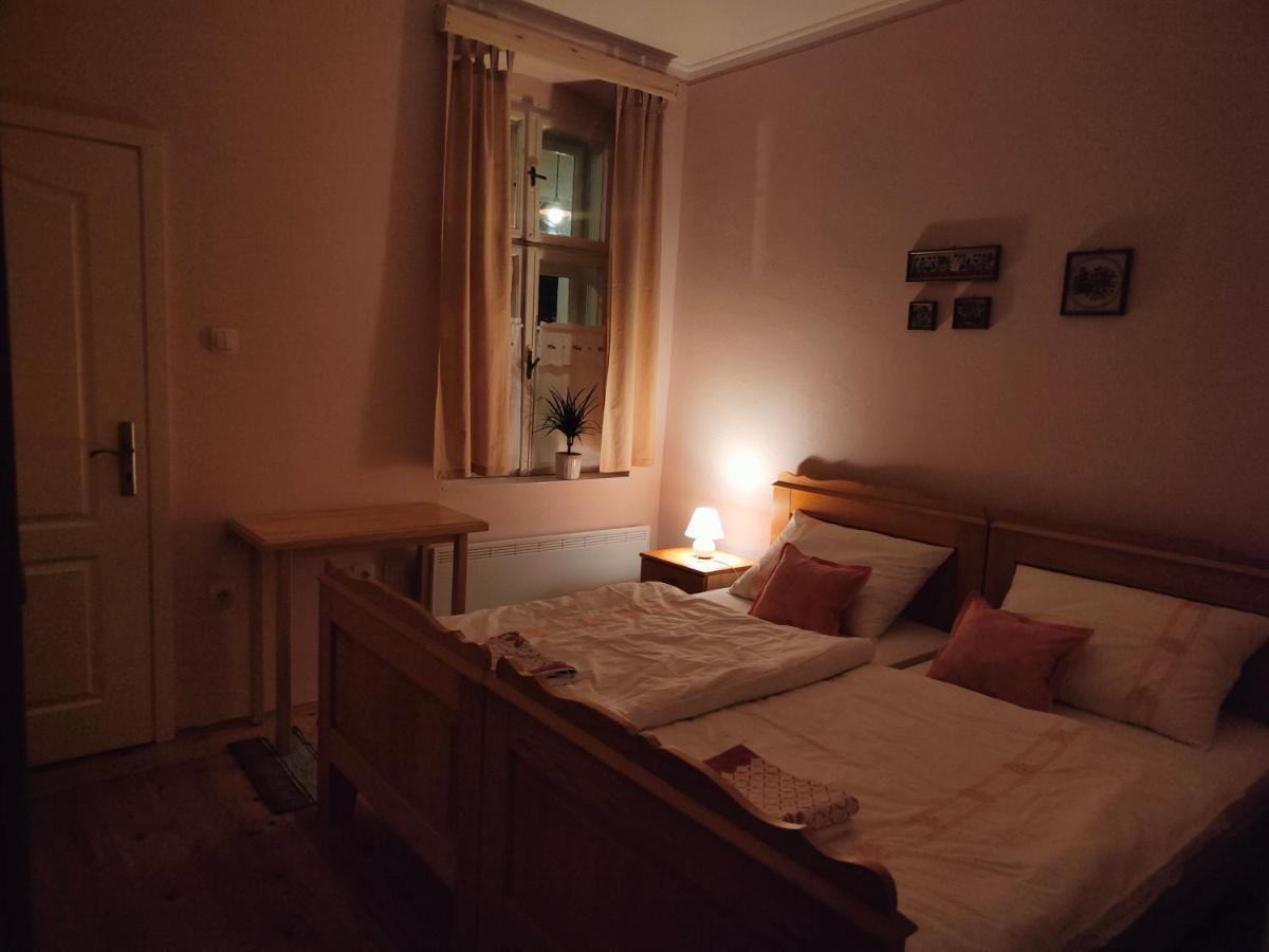 Ethno&Coffee House Tulip Bed & Breakfast Glozan Ngoại thất bức ảnh