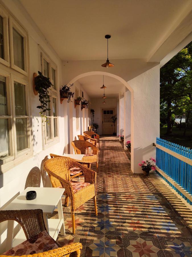 Ethno&Coffee House Tulip Bed & Breakfast Glozan Ngoại thất bức ảnh