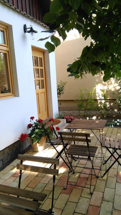 Ethno&Coffee House Tulip Bed & Breakfast Glozan Ngoại thất bức ảnh