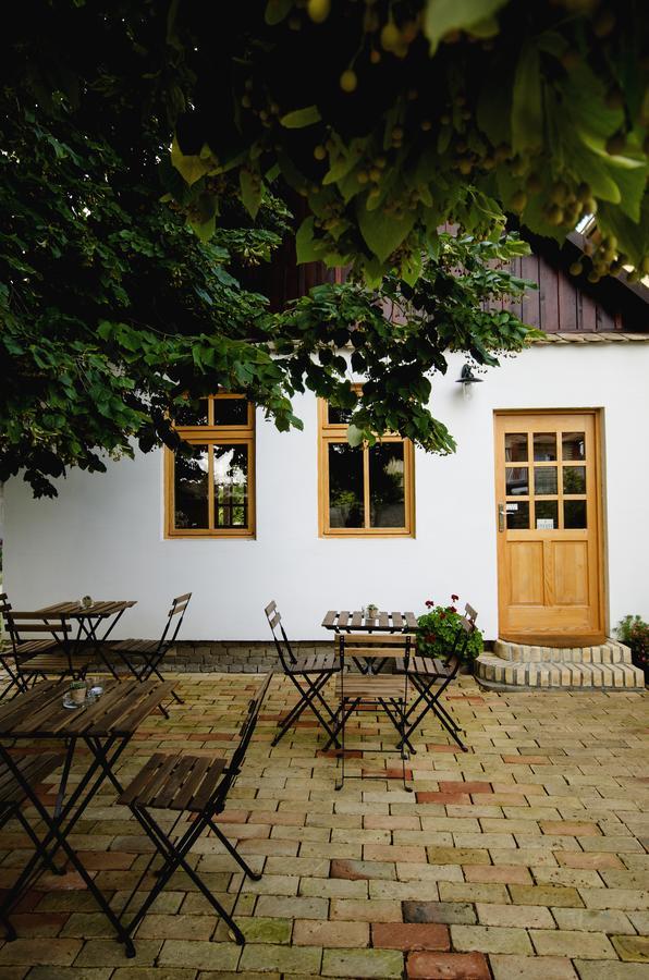 Ethno&Coffee House Tulip Bed & Breakfast Glozan Ngoại thất bức ảnh