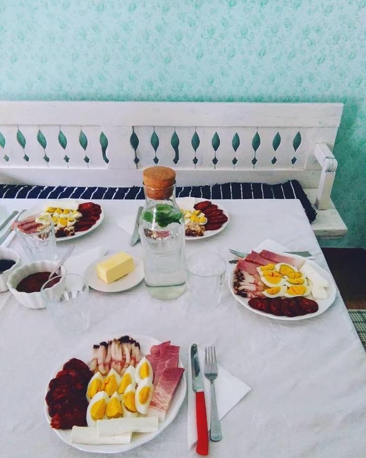 Ethno&Coffee House Tulip Bed & Breakfast Glozan Ngoại thất bức ảnh